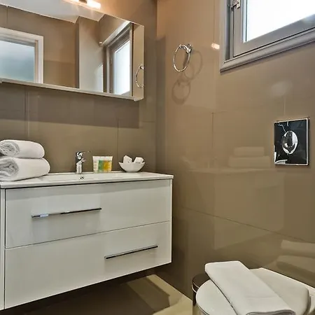 Nereus Luxurious *